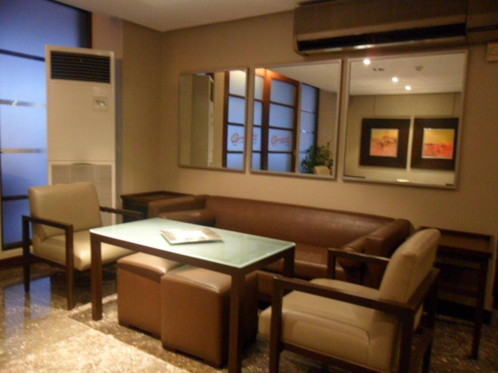 Amorsolo Mansion Hotel Манила Экстерьер фото