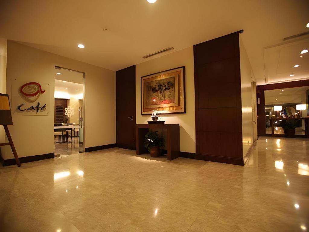 Amorsolo Mansion Hotel Манила Экстерьер фото
