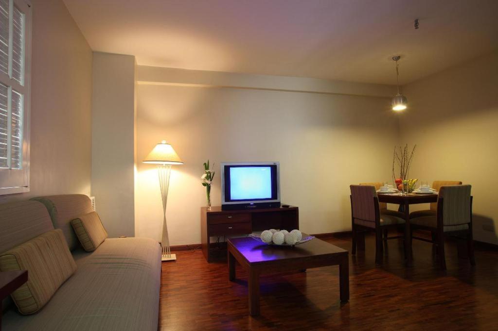 Amorsolo Mansion Hotel Манила Экстерьер фото