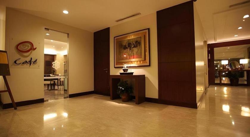 Amorsolo Mansion Hotel Манила Экстерьер фото