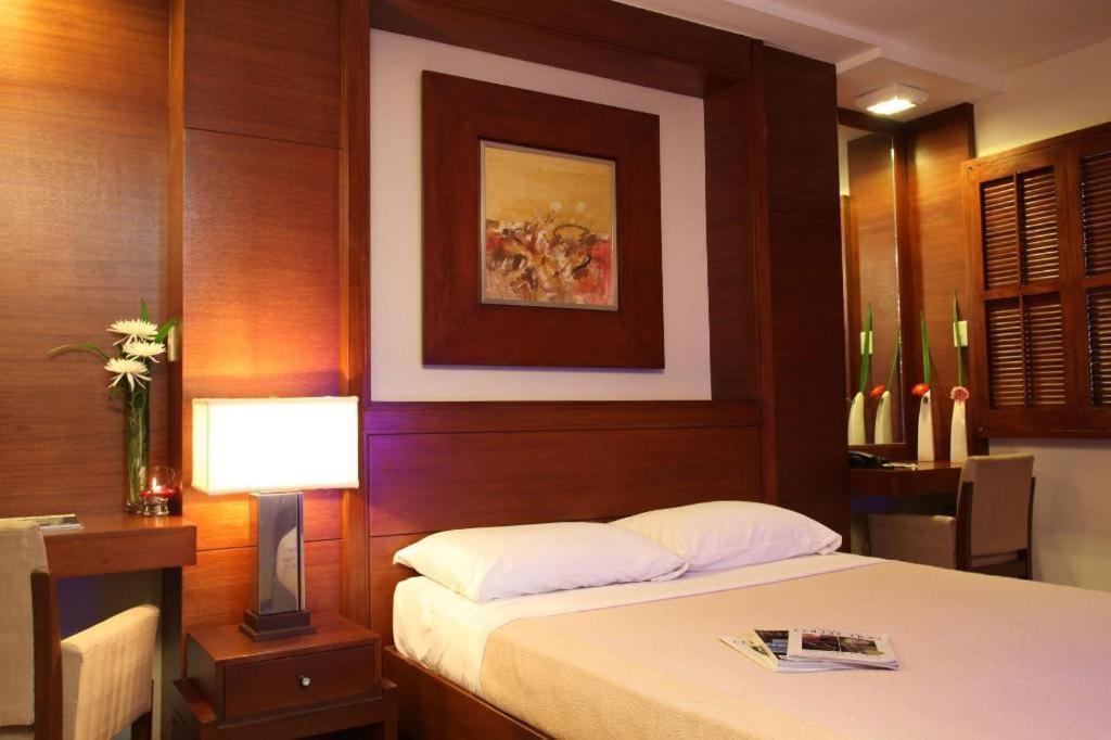 Amorsolo Mansion Hotel Манила Экстерьер фото