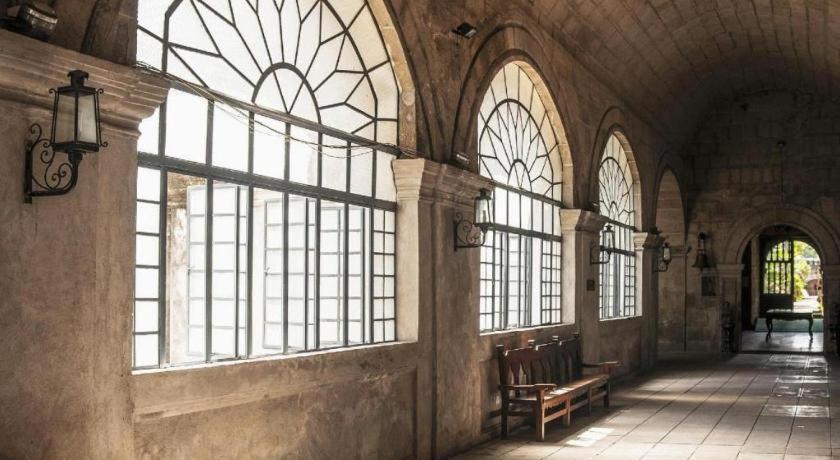 Amorsolo Mansion Hotel Манила Экстерьер фото